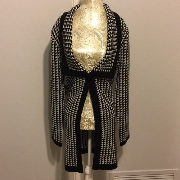 Avette Houndstooth Sweater NWT - Picture 2 of 8